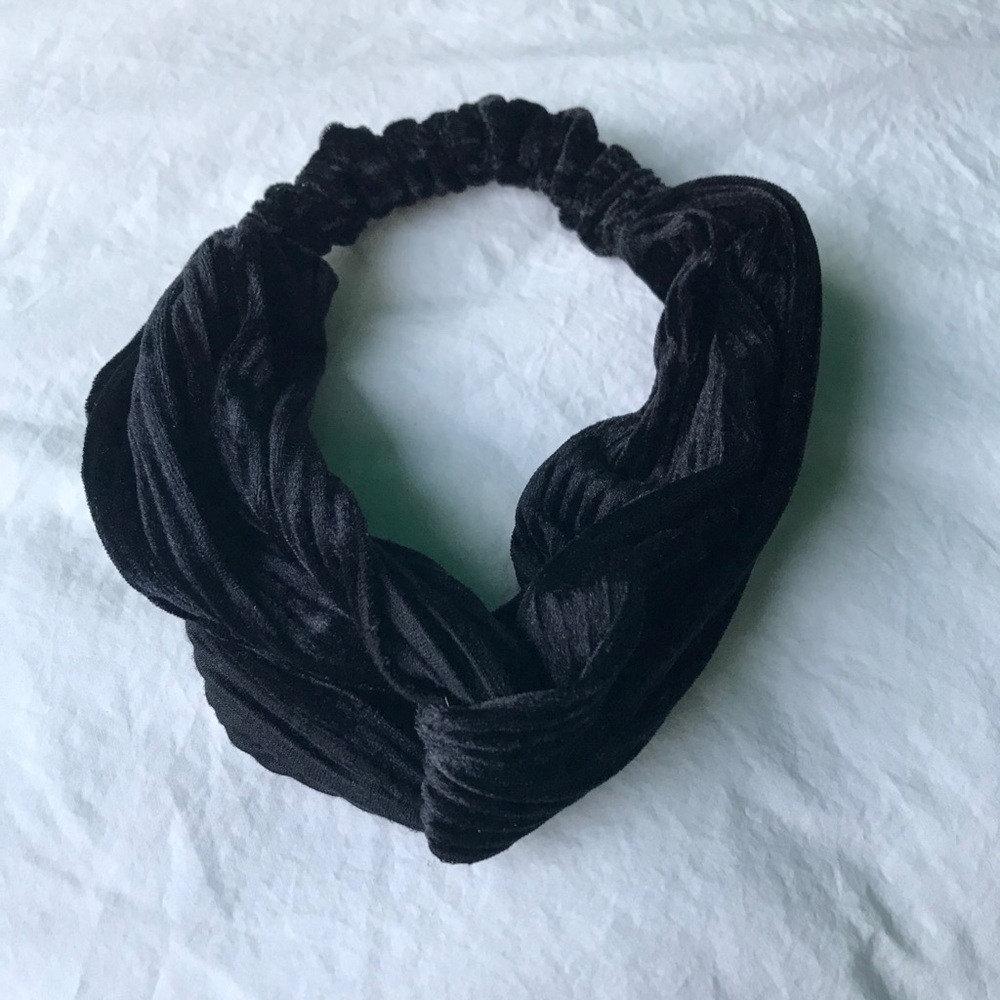H&M Knotted Black “Velvet” Headband - Picture 2 of 4